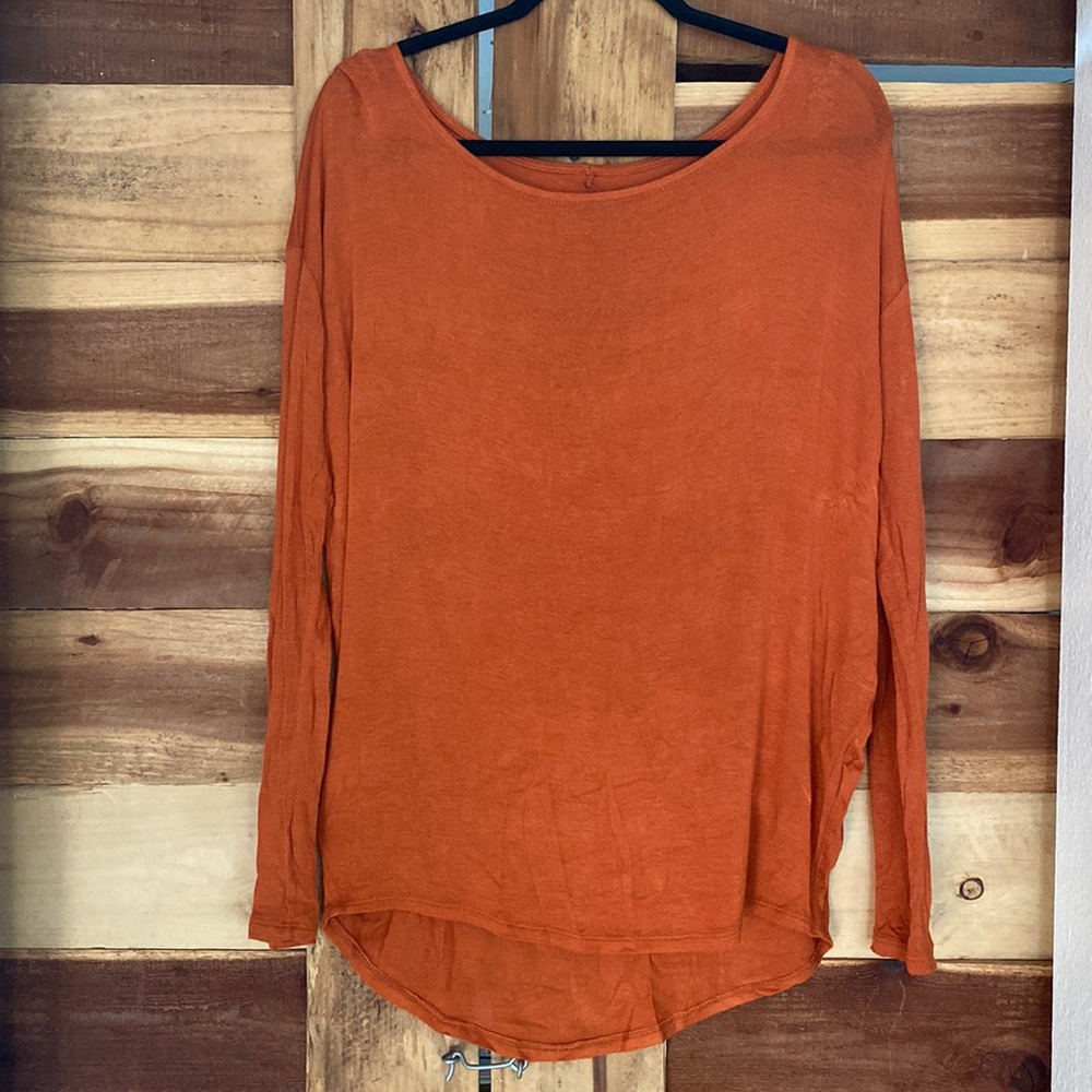Long sleeve light weight knit shirt